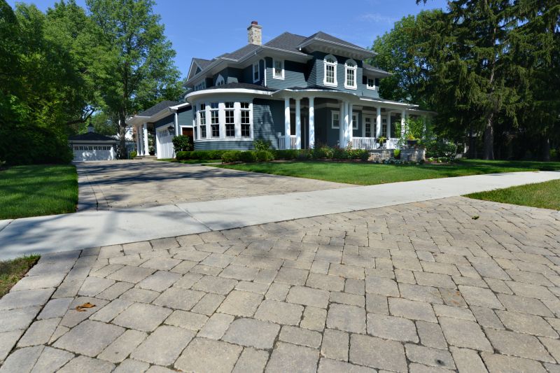 How Paver Driveways Handle Heavy Vehicle Traffic